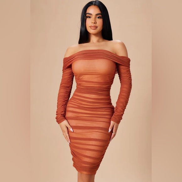 Fashion Nova ready in a ruched shoulder midi dress rust - Picture 2 of 3